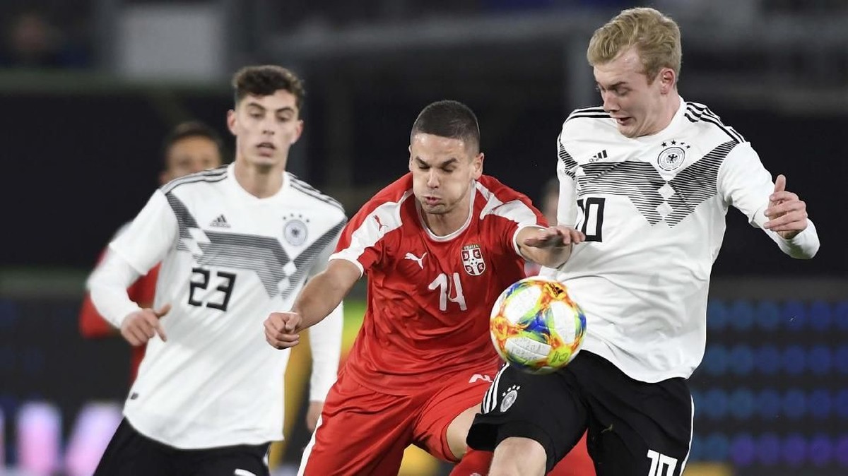FOTO: Timnas 'Muda' Jerman Diimbangi Serbia