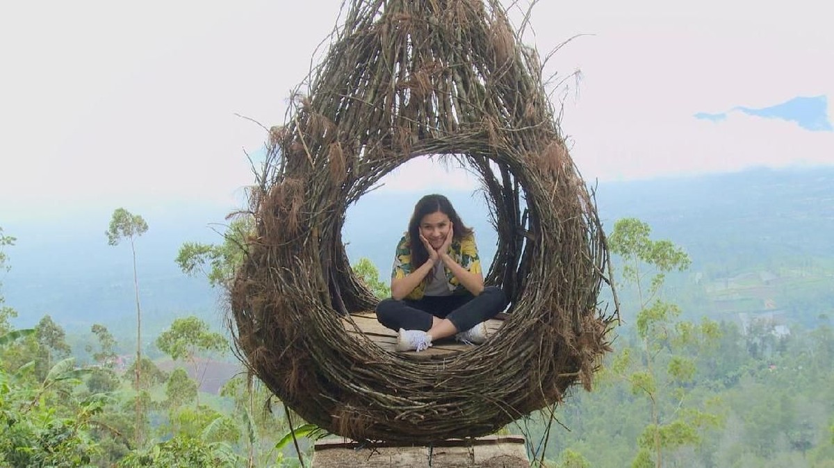 Episode Celebrity on Vacation Trans TV pada Sabtu &lpar;23&sol;3&rpar; akan menyuguhkan keindahan alam Garut&comma; Jawa Barat&period; Yuk&comma; intip aksi seru Michelle Joan dan Aliff Alli&period;