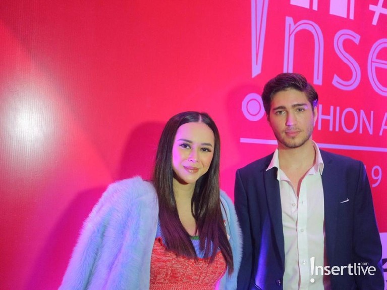 8 Gaya Keren Artis di Red Carpet Insert Fashion Award 2019 Insert Fashion Award 2019 sukses digelar Rabu (20/3). Para Artis juga hadir dengan penampilan memukau mereka. Seperti apa ya? Berikut ini deretan penampilannya.