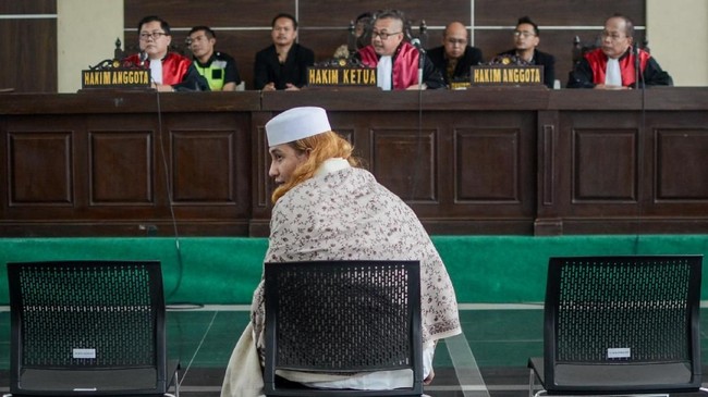 Bahar bin Smith mengakui telah memukul sopir taksi online sebanyak tiga kali. Pengakuan itu diungkapkan Bahar dalam sidang lanjutan kasus penganiayaan.