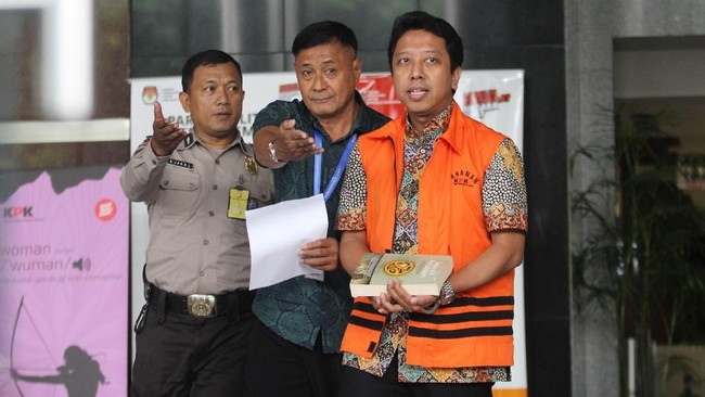 Ahli Hukum yang dihadirkan KPK dalam sidang praperadilan Romi, Mahfud Mulyadi menilai kewenangan KPK sudah memenuhi UU No 30 Tahun 2002.