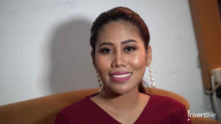 Sambut Tahun Baru 2020, Rumah 6 Artis Ini Kebanjiran Apa jadinya jika sambut Tahun Baru 2020, rumah 6 artis ini kebanjiran karena hujan yang tak kunjung berhenti versi Insertlive.