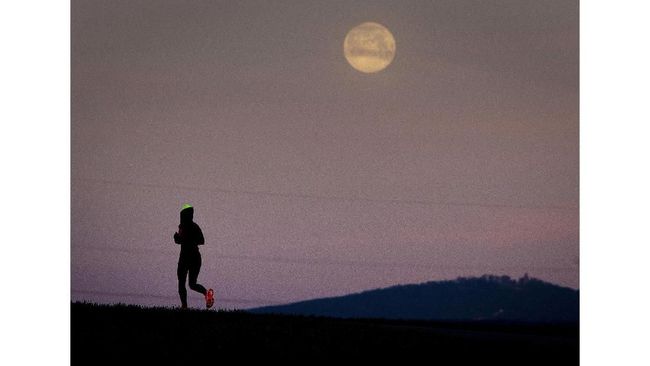 Hari Terakhir Nikmati Purnama 'Hunter's Moon' Bulan purnama yang dikenal sebagai Hunter's Moon di dunia barat terakhir bisa dinikmati hari ini.
