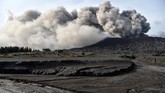 FOTO: Kesibukan di Tengah Aktivitas Vulkanis Bromo Di tengah-tengah aktivitas vulkanis Gunung Bromo yang terjadi sepekan terakhir, warga sekitar termasuk industri pariwisata tetap beraktivitas seperti biasa.