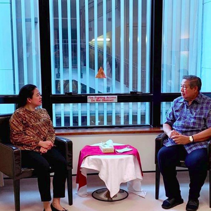 <p><a href="https://news.detik.com/berita/d-4441491/puan-jokowi-akan-sampaikan-pandangan-indonesia-ke-depan?_ga=2.264437575.915122000.1552651389-1806342202.1548465383" target="_blank">Puan</a> memberi semangat kepada SBY dan keluarga yang terus menjaga Ibu Ani. (Foto: Instagram @puanmaharaniri)</p>
