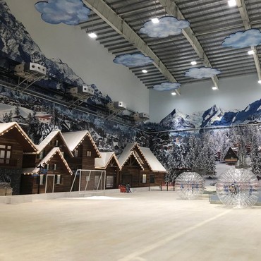 Rasakan Sensasi Bermain Salju di Trans Snow World Juanda