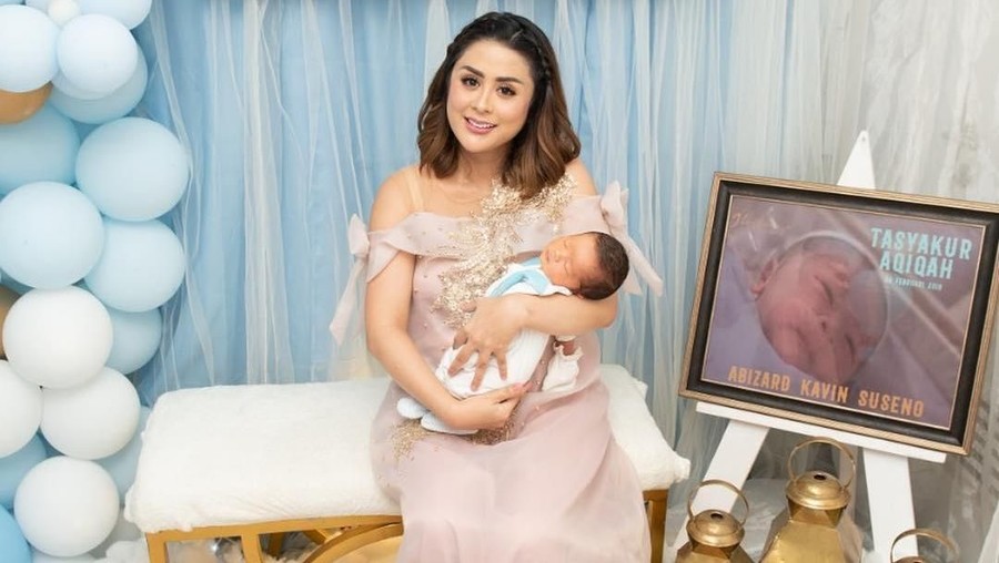 Satu bulan melahirkan, Selvi Kitty ceritakan kisahnya menjadi peran sebagai seorang ibu.