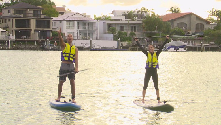 Adrenalin dua host MTMA masih diuji di Budds Beach. Mereka akan bersaing main paddle board sambil menikmati suasana perkotaan Queensland.