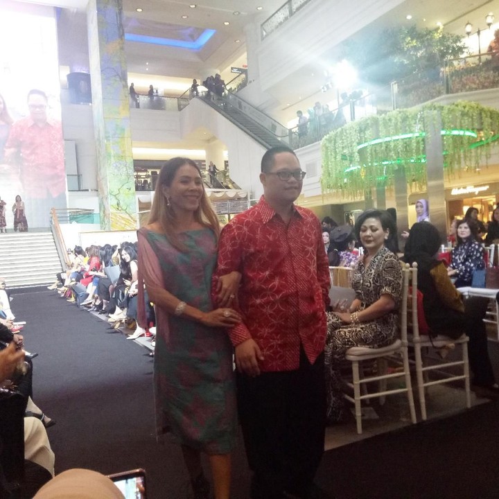 <p>Jangan lupa beri senyum manis ke kamera ya.</p>