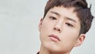 Park Bo Gum dikenal sebagai salah satu aktor yang sering gonta-ganti gaya rambut&period; Simak 7 transformasi gaya rambutnya&comma; manakah yang paling tampan&quest;