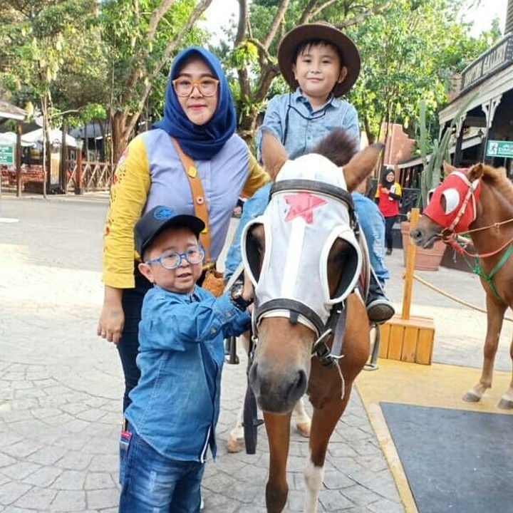 <p>Sedangkan dari pernikahan sebelumnya, Daus Mini dikaruniai seorang putra bernama Ivander Haykal Firdaus. (Foto: Instagram @dausminiasli)</p>