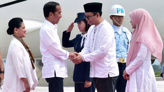 Presiden Jokowi dan Ibu Negara melakukan berbagai kegiatan di NTB, mulai dari silaturahim dengan warga penerima bantuan stimulan, dan bertemu tokoh masyarakat.