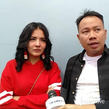 Terpopuler: Kisah Cinta Vicky Prasetyo Memanas hingga Lagu Baru BTS