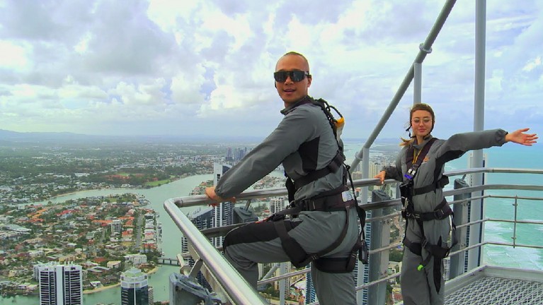 Usai puas main air, Inka dan Bima kini menguji adrenalin dengan naik ke Sky Point yang memiliki ketinggian 270 meter. Mereka juga ditantang melakukan gaya gokil di Sky Point.