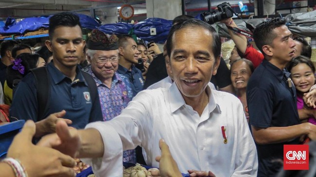 Presiden Jokowi mengancam akan 'menggigit' semua pihak yang menghambat upaya pemerintahannya dalam menghentikan impor.