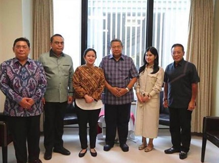 Momen Hangat Puan Maharani Kunjungi Ani Yudhoyono di Singapura
