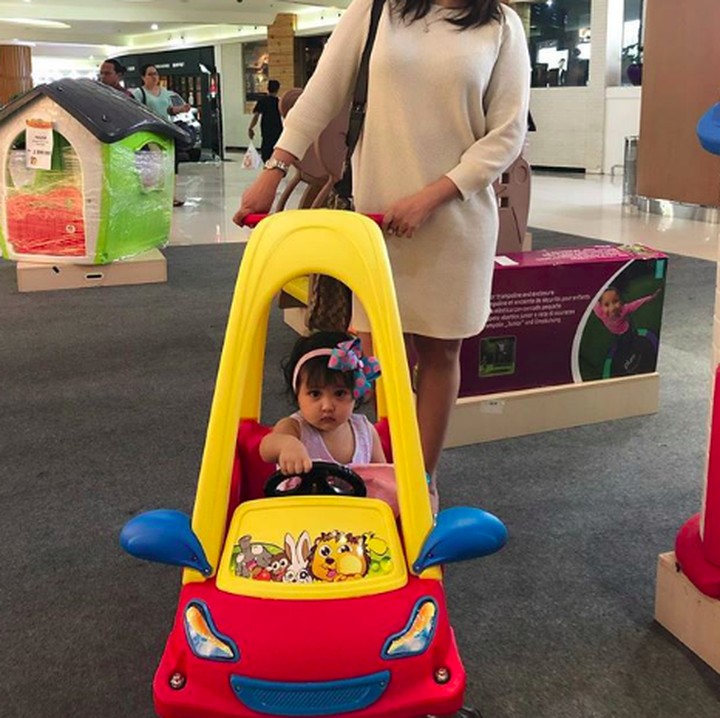 <p>Kylie, panggilan akrabnya, kini berusia satu tahun. Namun kecantikan gadis kecil tersebut sudah memancar ya, Bun. (Foto: Instagram @andisorayabeatrix)</p>