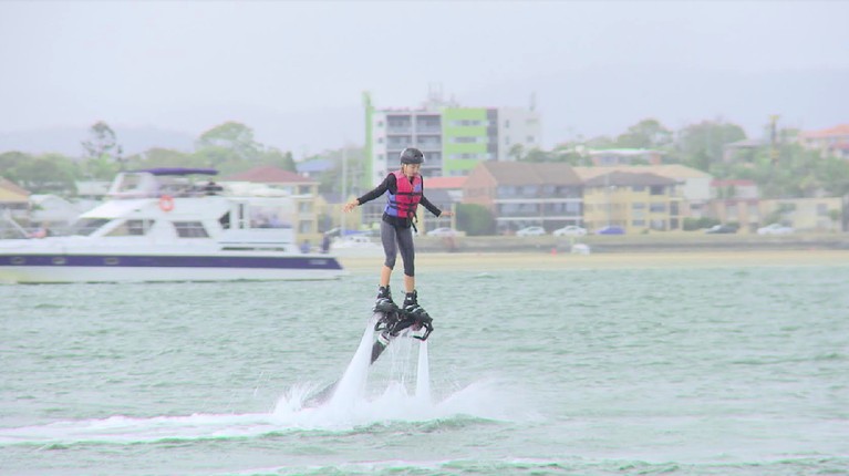 Masih dengan olahraga air, Bima dan Inka beranjak ke SeaWorld, Gold Coast, Queensland, Australia. Di sini, keduanya akan bermain flyboard.