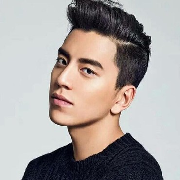 Pernah Foto Bareng Seungri, Darren Wang Batal Kunjungi Korea