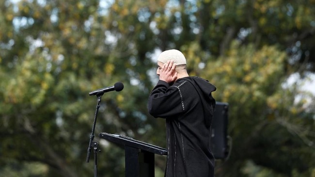 Salat Jumat sepekan selepas aksi teror di Christchurch, Selandia Baru, digelar di Taman Hagley. Azan dikumandangkan dan disiarkan ke seluruh negeri.