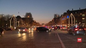 VIDEO: Air Mancur Kristal Hiasi Sisi Jalan Champs-Elysees