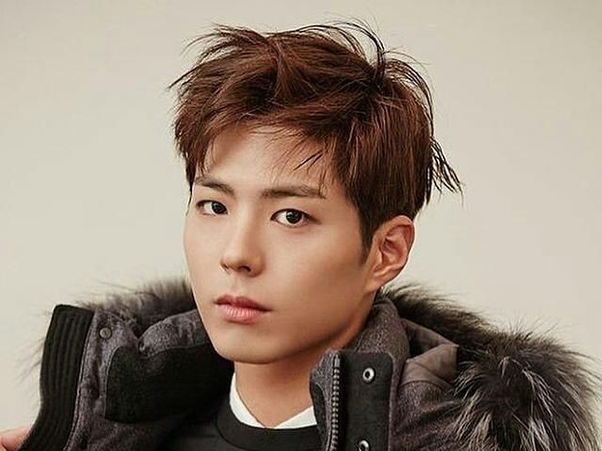 Park Bo Gum dikenal sebagai salah satu aktor yang sering gonta-ganti gaya rambut&period; Simak 7 transformasi gaya rambutnya&comma; manakah yang paling tampan&quest;