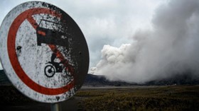Sopir Ford Fiesta Ngeyel Masuk Bromo hingga Terjebak di Kubangan