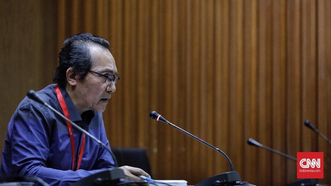 Saut Sitomorang, Wakil Ketua KPK, menilai calon pimpinan seharusnya mendukung memperkuat KPK bukan melemahkannya melalui RUU KPK.