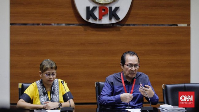 Anggota BPK Rizal Djalil diduga menerima uang sebesar SGD100 ribu terkait dugaan suap proyek SPAM di Kementerian PUPR. KPK menetapkan Rizal sebagai tersangka.