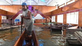 FOTO: Saat Banjir Sentani Terjang Gereja