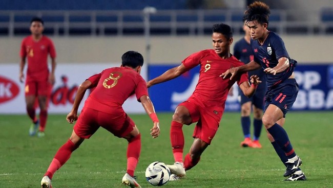 Timnas Indonesia U-23 unggul sementara 1-0 atas timnas Brunei Darussalam berkat gol yang diceploskan Dimas Drajad.