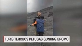 Heboh Turis Asing Banting Petugas Gunung Bromo