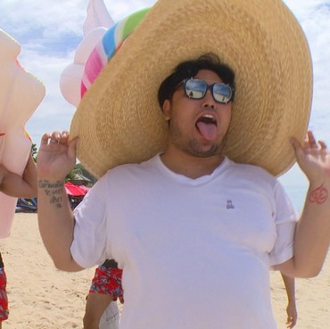 Brownis: Hebohnya Liburan ke Vila Ivan Gunawan