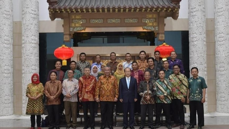 Sebanyak 19 kepala desa, pendamping desa, dan penggiat desa diberangkatkan studi banding ke China, Jumat (22/3/2019).