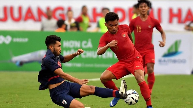Saddil Ramdani dipastikan absen dalam tiga pertandingan Timnas Indonesia U-23 di SEA Games 2021 (2022) usai lawan Vietnam.