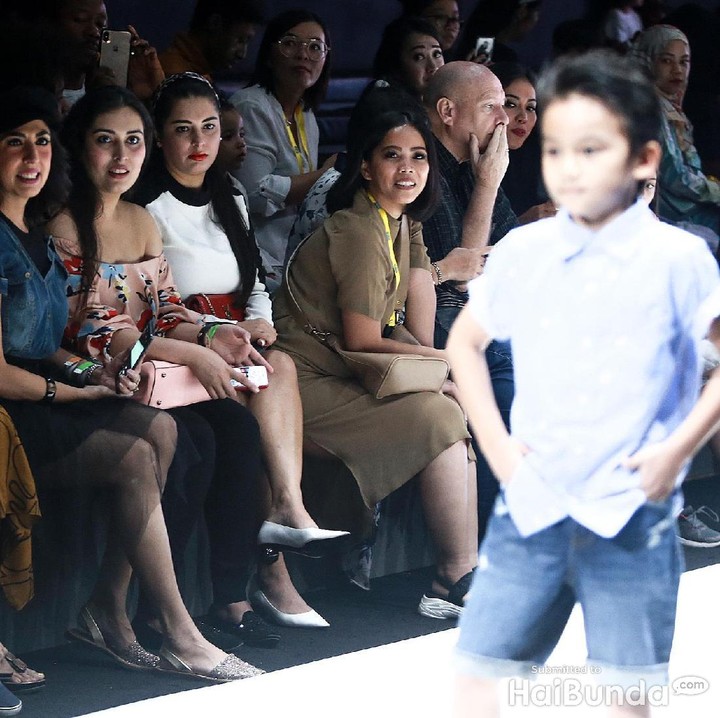 <p>Penampilan si kecii rupanya sukses membuat para hadirin terpesona.   </p>