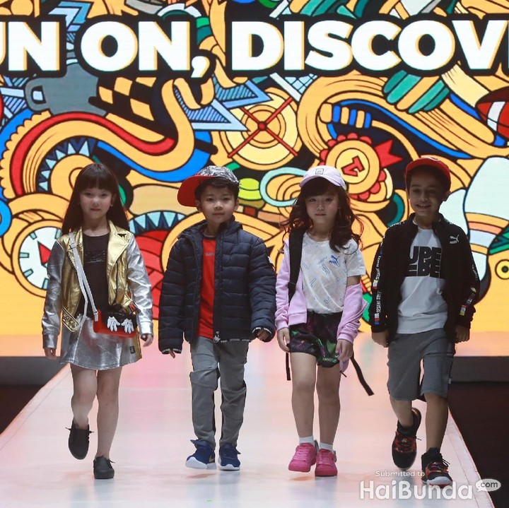 <p>Baik model cilik laki-laki maupun perempuan, penampilan dan aksinya di catwalk benar-benar menggemaskan deh. Para model cilik ini unjuk kebolehan dalam acara Plaza Indonesia Kids Fashion Week (PIKFW) 2019 yang digelar pada Sabtu (23/3) di Plaza Indonesia, Jakarta. PIKFW 2019 menampilkan koleksi siap pakai anak-anak dari 8 label internasional dan maupun lokal, antara lain Gingersnaps, Mothercar, ELC (Early Learning Centre), dan Willio.</p>