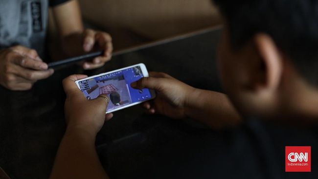 Jajak pendapat di Inggris menemukan, bermain video game dapat membantu mengembangkan kemampuan literasi dan komunikasi anak.