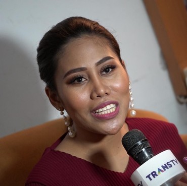 Sempat Mau Cerai, Evi Masamba & Suami Mesra Lagi