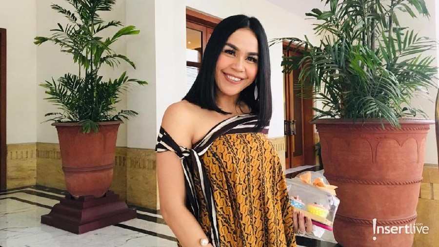 Luna Maya Ketemu Ariel Noah, Melaney Ricardo : Happy Loh Saya Melaney Ricardo turut berbahagia mendengar kabar jika Luna Maya kembali bertemu dengan Ariel Noah