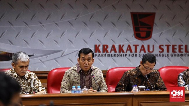 PT Krakatau Steel (Persero) Tbk berkonsultasi dengan Kementerian BUMN soal pergantian Direktur Teknologi dan Produksi Wisnu Kuncoro yang jadi tersangka korupsi.