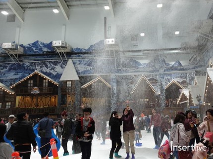 Seru! Beli Tiket, Dapat Bonus Camilan di Trans Snow World Bekasi
