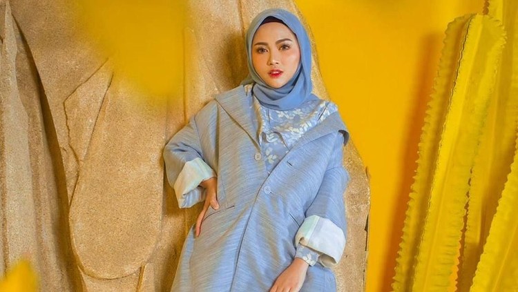 Rachel Vennya baru mendapat laporan bahwa sang ayah diduga melakukan penipuan yang mengatasnamakan dirinya. Ia pun memberi klarifikasi terkait kasus ini, Bun.
