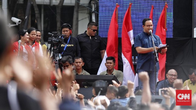 Gubernur DKI Jakarta, Anies Baswedan mengatakan, kehadiran MRT Jakarta fase pertama menyerap 253.553 pekerja yang terlibat.