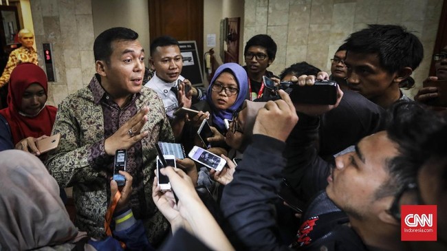 Dirjen Imigrasi Silmy Karim mengaku akan mempelajari perlintasan buron kasus dugaan korupsi kader PDIP Harun Masiku.