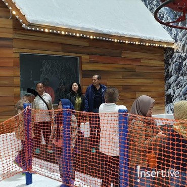 Chairul Tanjung Resmikan Trans Snow World Juanda