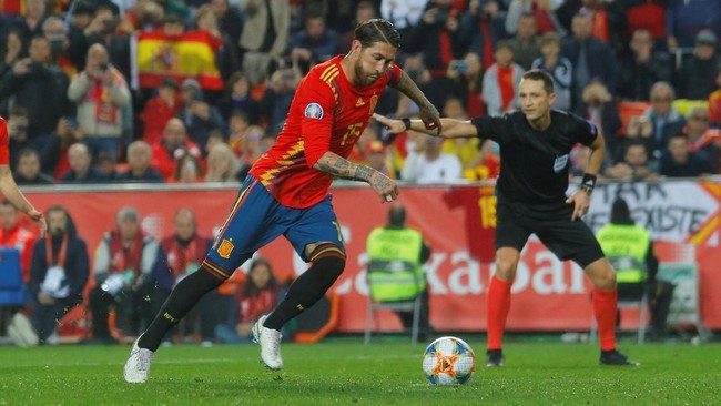 Dua negara raksasa sepak bola di Benua Biru, Spanyol dan Italia, berhasil memetik kemenangan pada laga perdana Kualifikasi Piala Eropa 2020.