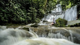 5 Film Berlatar Keindahan Air Terjun