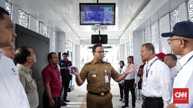 Coba MRT ke Kantor, Anies Akui Belum Ada Sarana Disabilitas