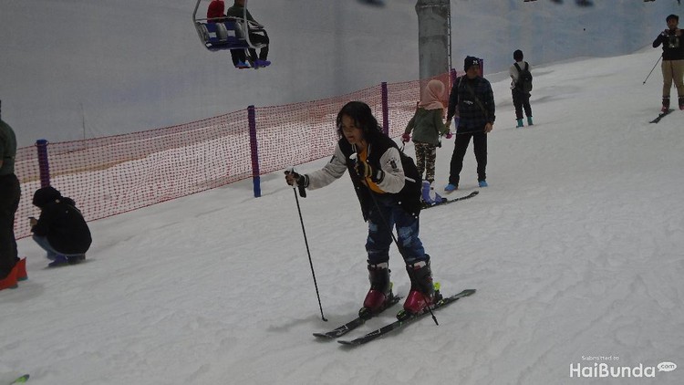 Tenang, Bun, semua fasilitas dan wahana salju di Trans Snow World Bekasi sudah terjamin aman dan dirancang ramah anak.